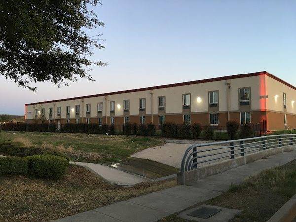 Red Roof PLUS+ Fort Worth - Burleson